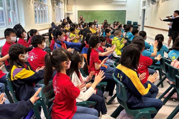 團員在音樂訓練日營練習