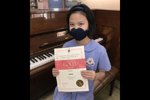 王美羽同學(鋼琴獨奏)